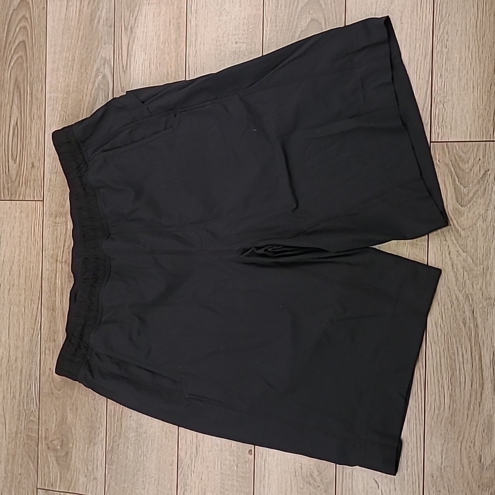 LULULEMON Solid Black Medium Mens Athletic Running Workout Shorts